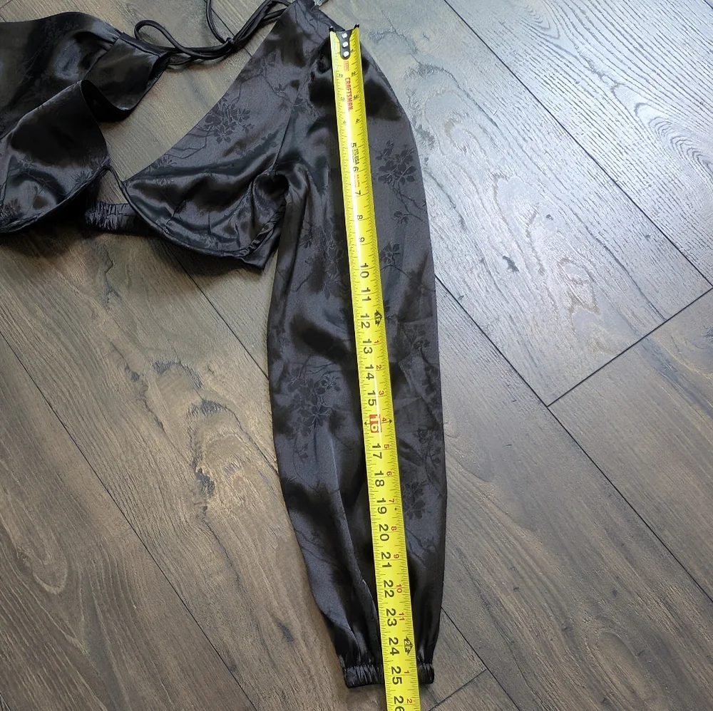 Edikted Black Satin Long Sleeve Crop Size XS